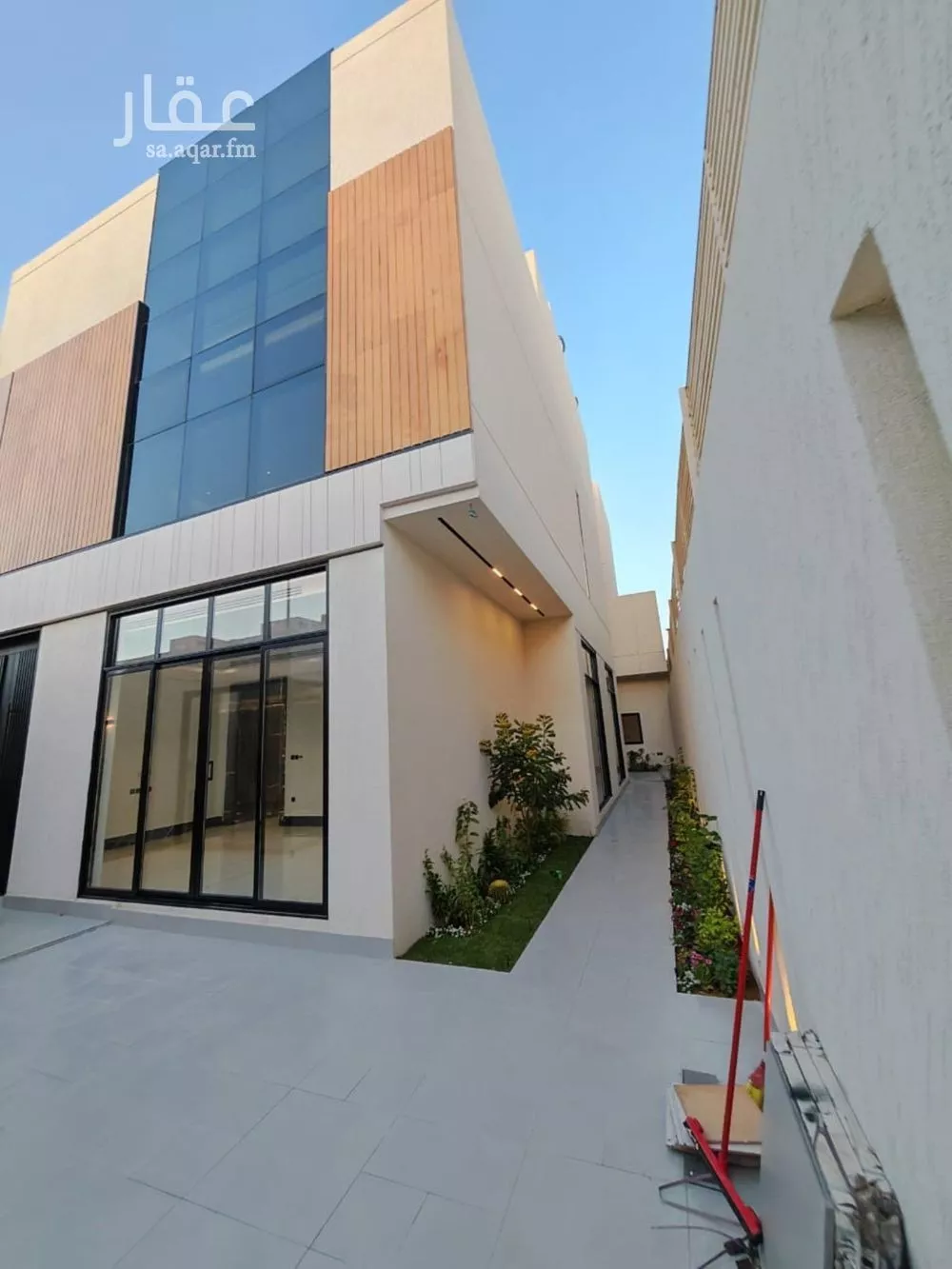 8 bedroom villa in Al Yasmin 7