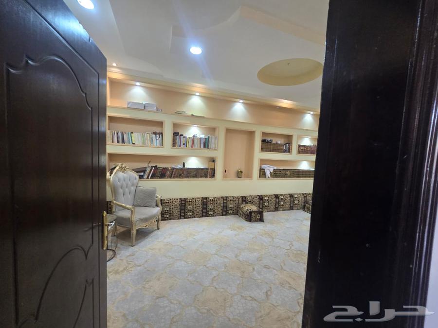 فيلا 8 غرف في ولي العهد 4