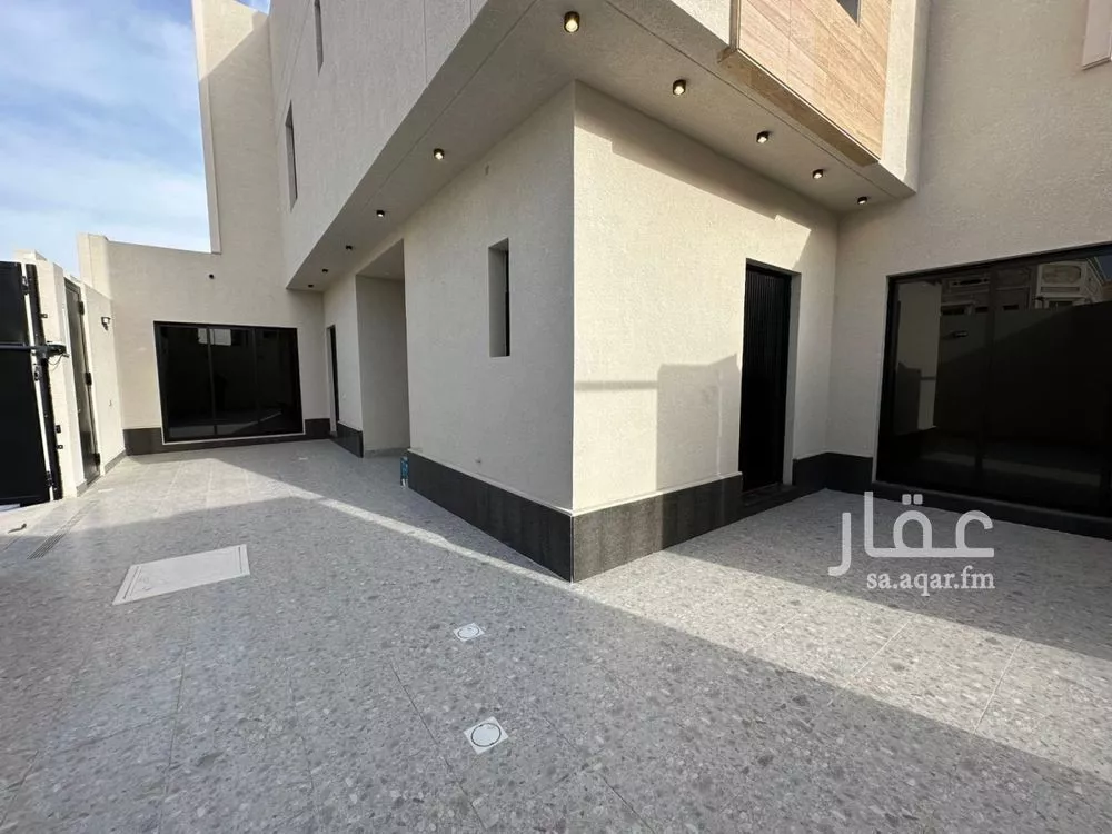 فيلا 9 غرف في الشراع 3