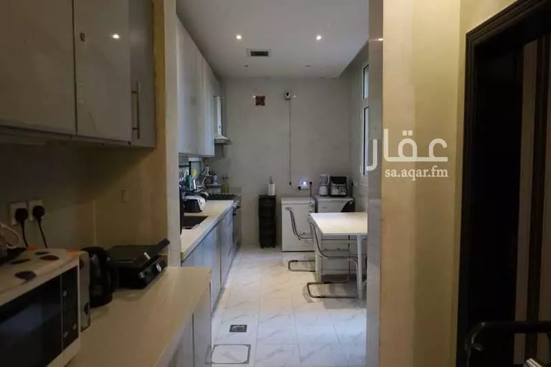 فيلا 8 غرف في العارض 17