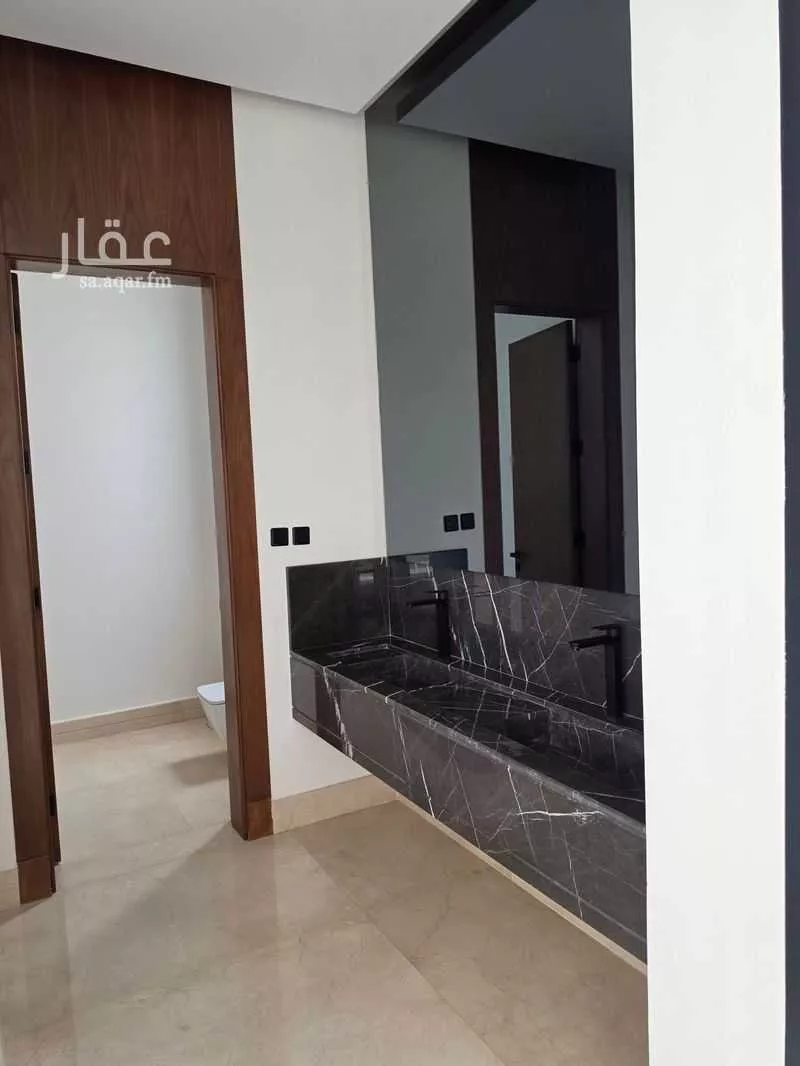 فيلا 6 غرف في الملقا 12