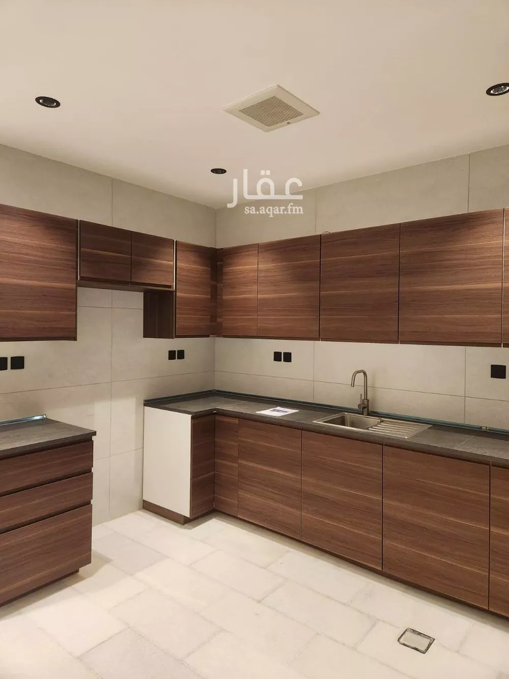 4 bedroom apartment in Al Rawdah 27