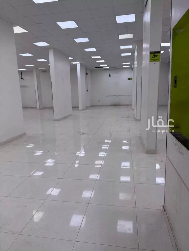 محل 900 م² في ظهرة لبن 3