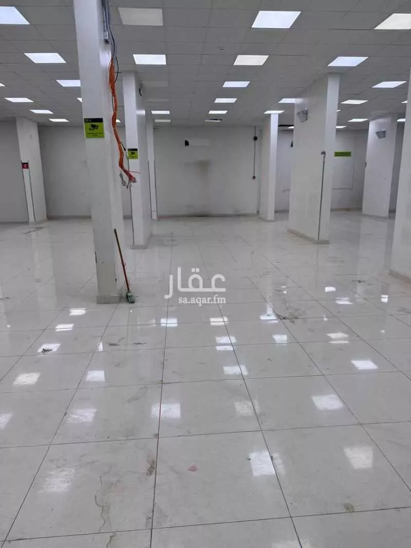 محل 900 م² في ظهرة لبن 4