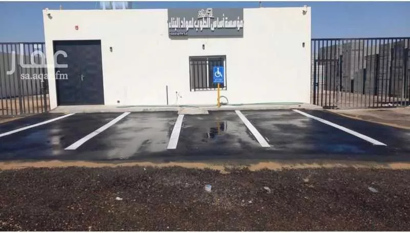 1050 sqm shop in Uraidh 3