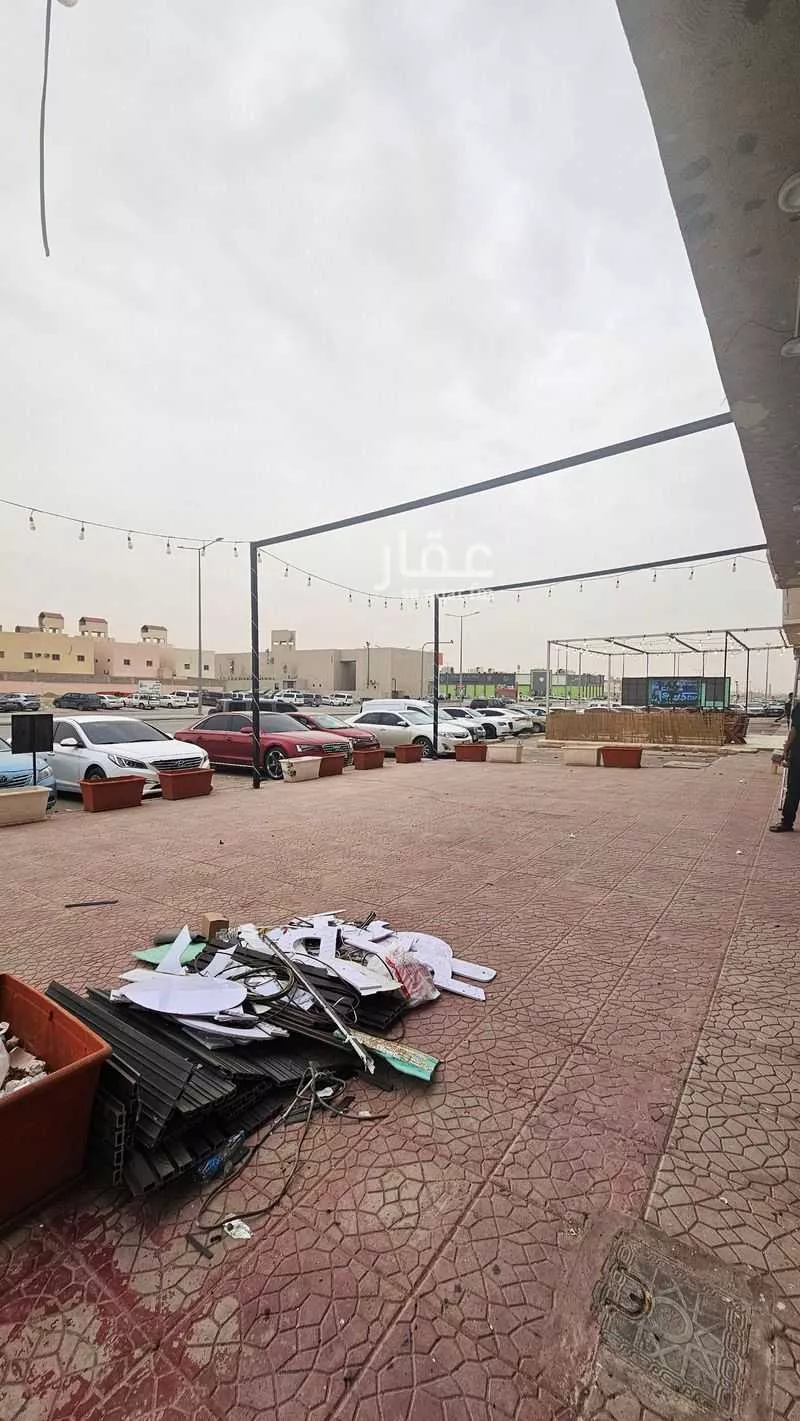 محل 840 م² في طويق 4