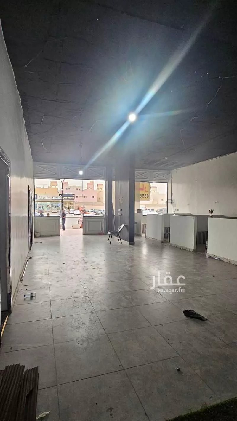 محل 840 م² في طويق 5