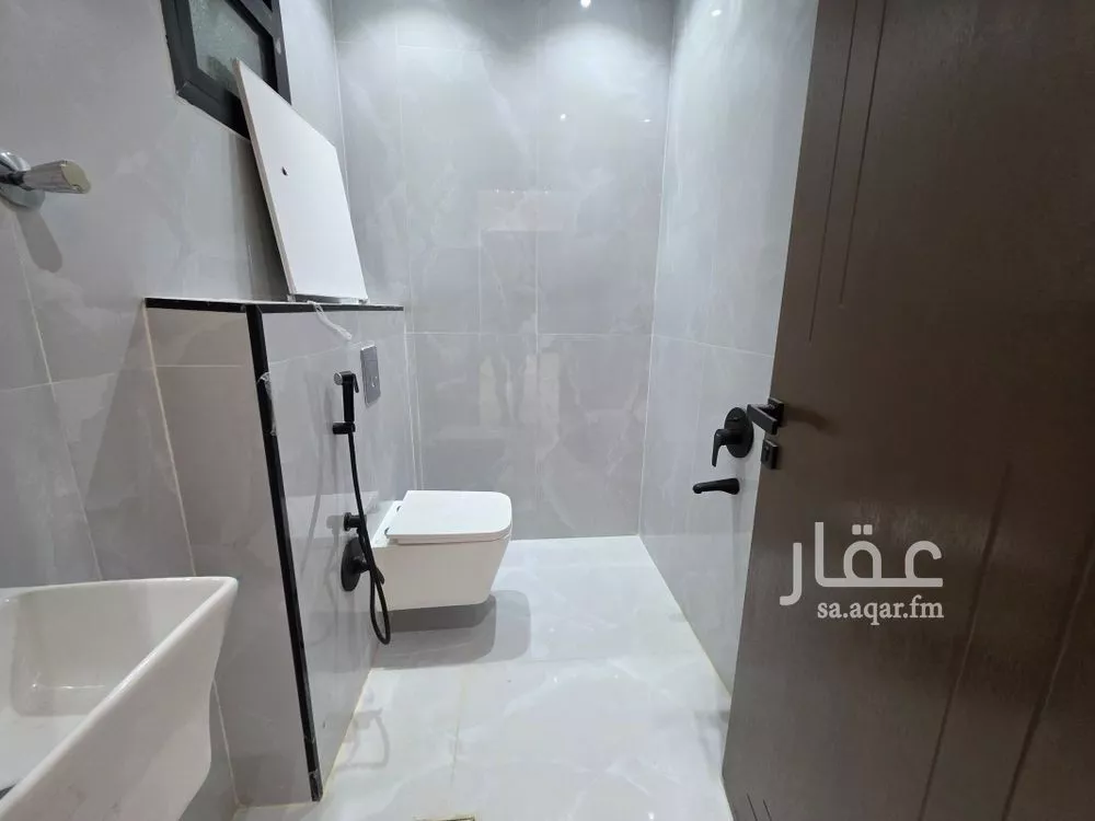 4 bedroom floor in Al Janadriyah 11