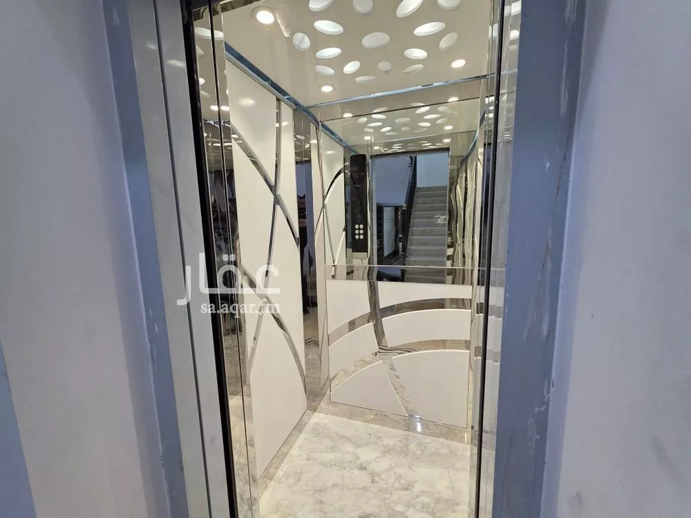 4 bedroom floor in Al Janadriyah 3