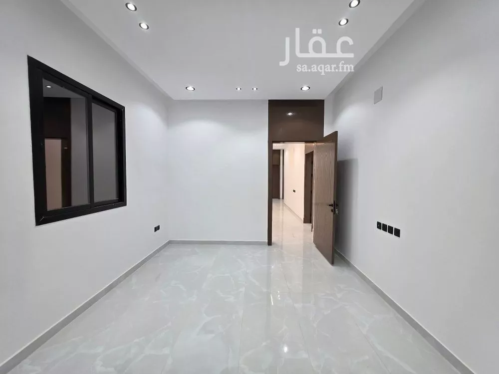 4 bedroom floor in Al Janadriyah 6