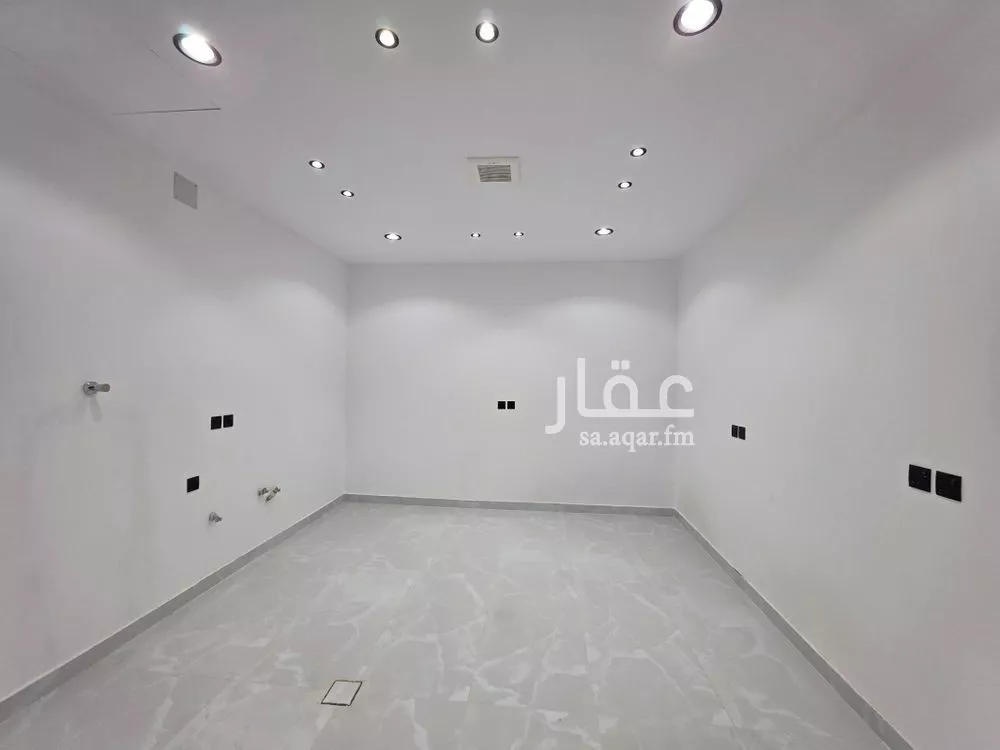 4 bedroom floor in Al Janadriyah 9