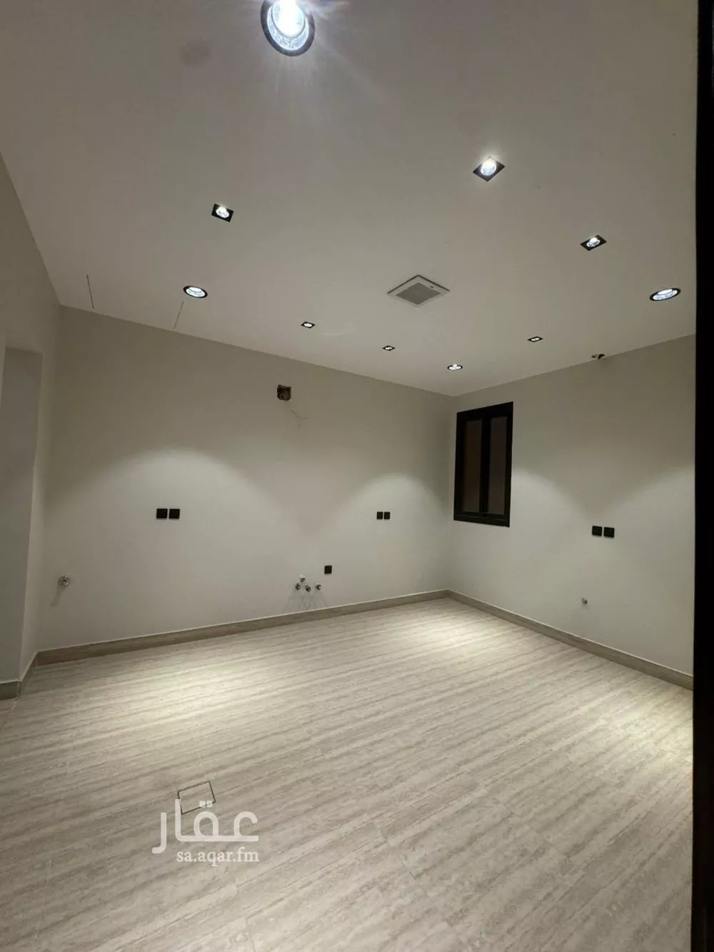 دور 4 غرف في العارض 10