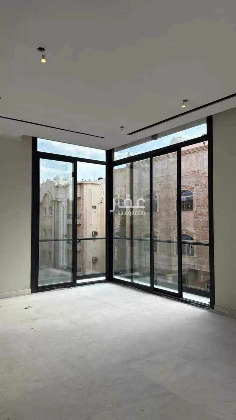 عمارة 645 م² في الروضة 11