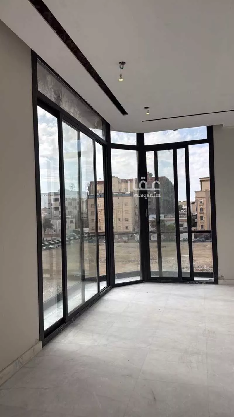عمارة 645 م² في الروضة 9