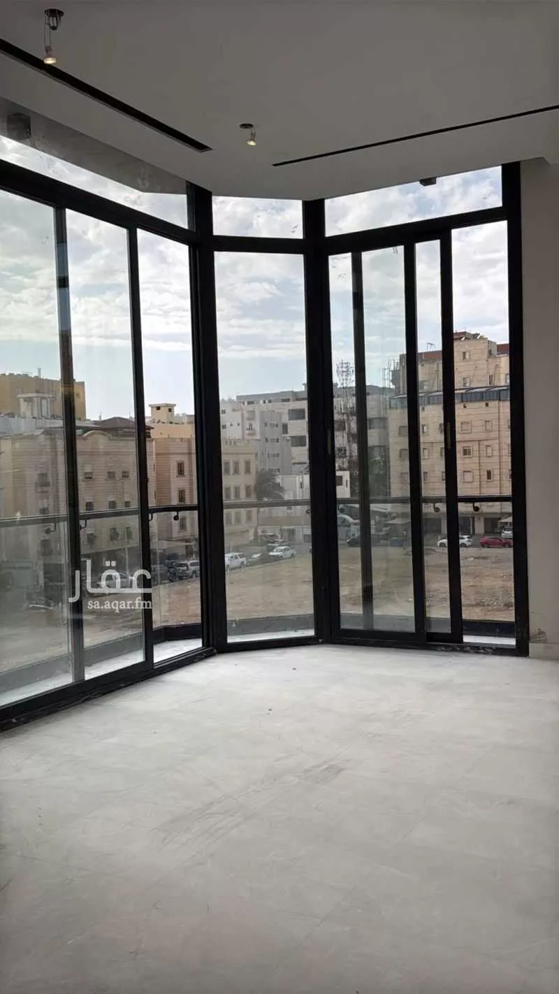 عمارة 645 م² في الروضة 10