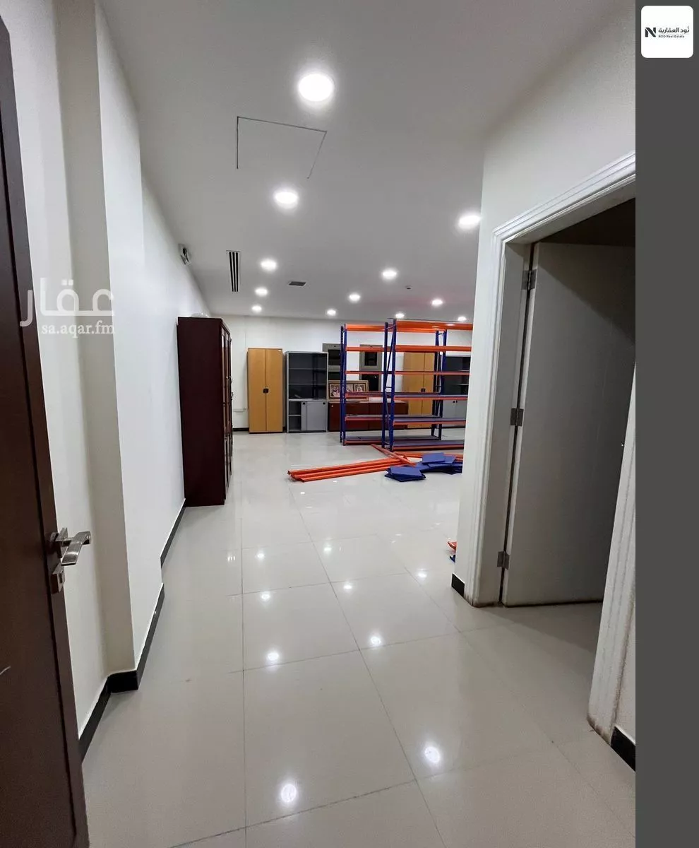 مكتب 300 م² في العارض 5