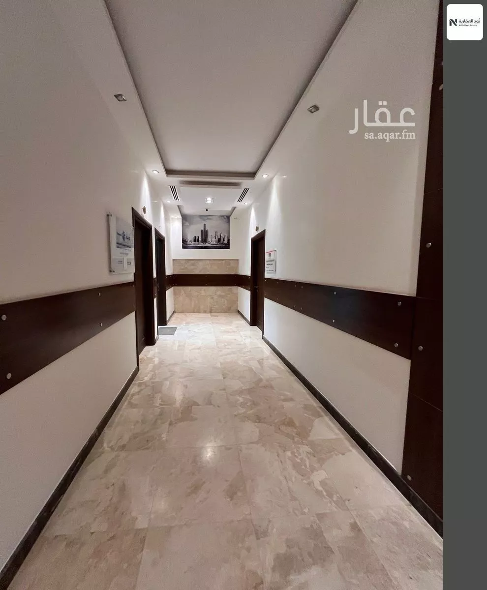 مكتب 300 م² في العارض 10