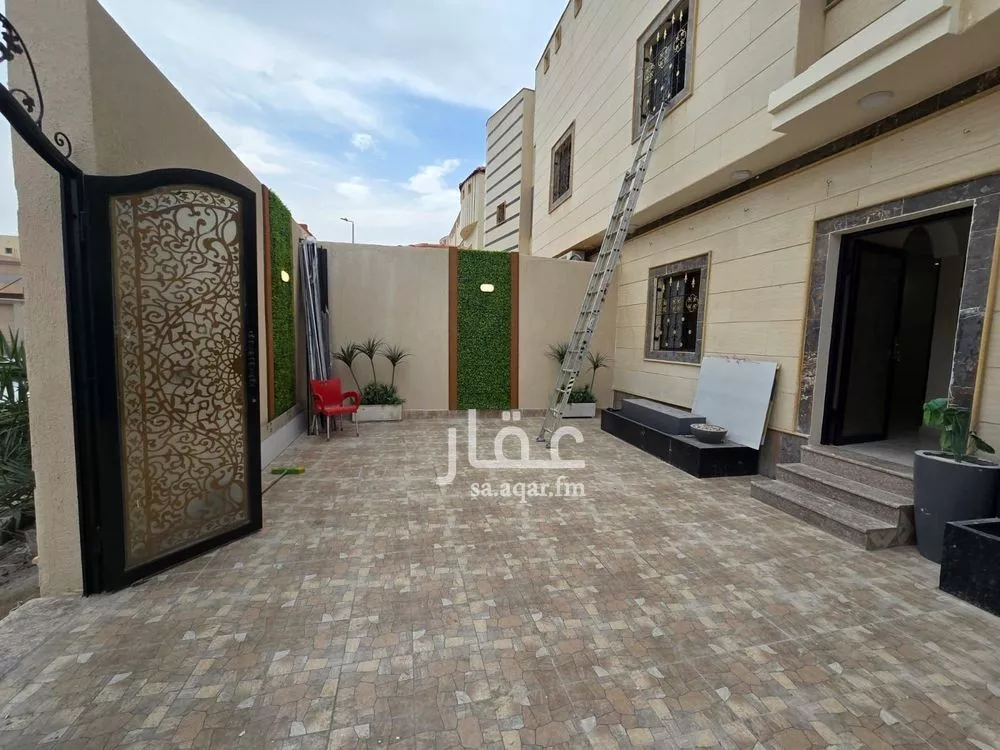 فيلا 8 غرف في ضاحية الملك فهد 2