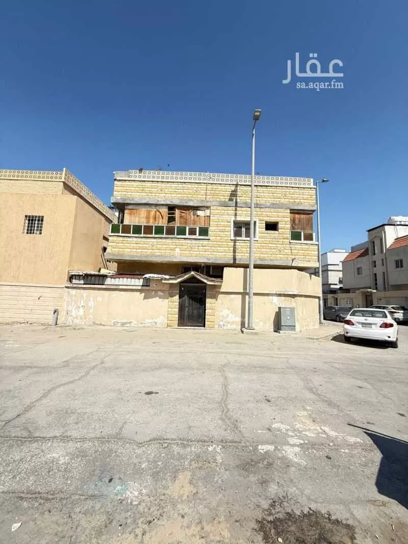 عمارة 261 م² في القادسية 2