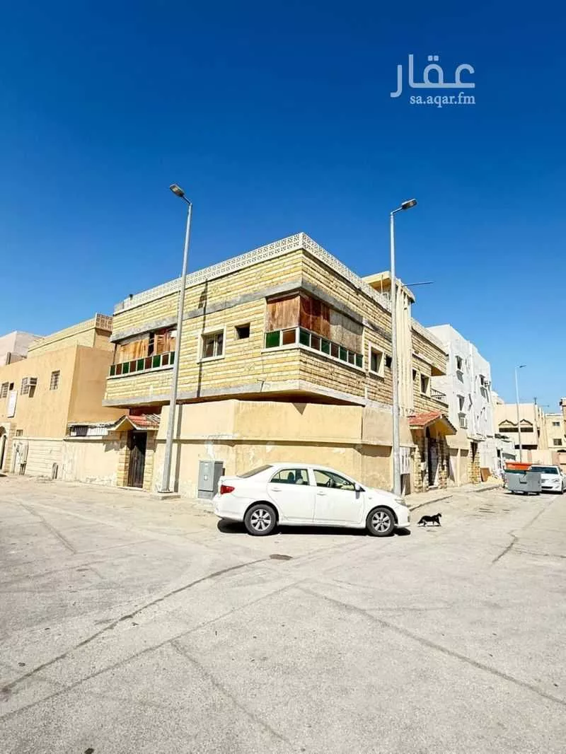 عمارة 261 م² في القادسية 4