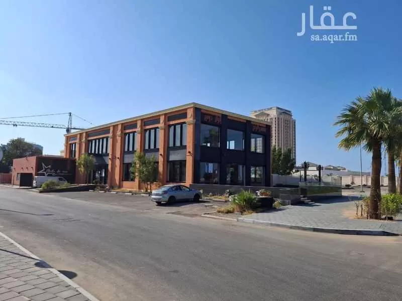 محل 1070 م² في الحمراء 5