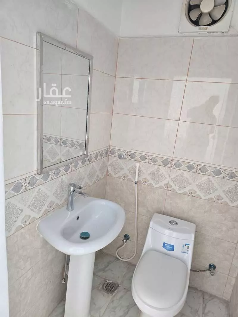 محل 400 م² في القرينة 5