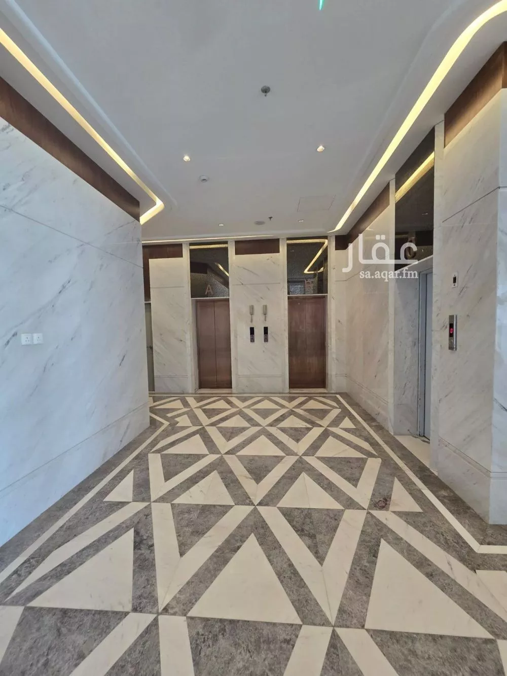 875 sqm office in Al Nuzhah 7