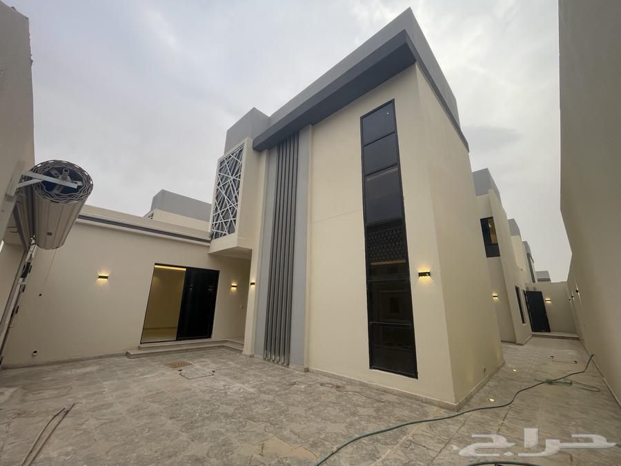 5 bedroom villa in Al Janadriyah 2