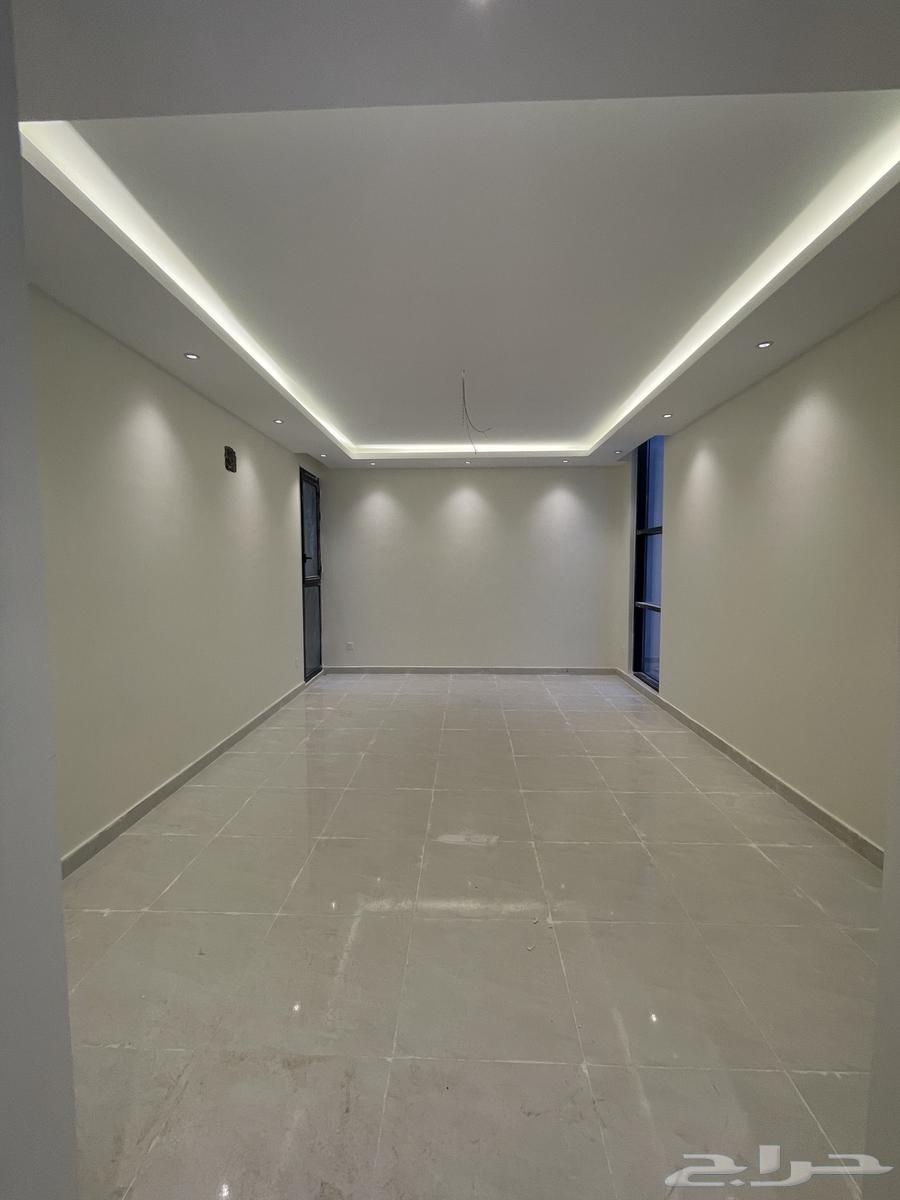 5 bedroom villa in Al Janadriyah 11