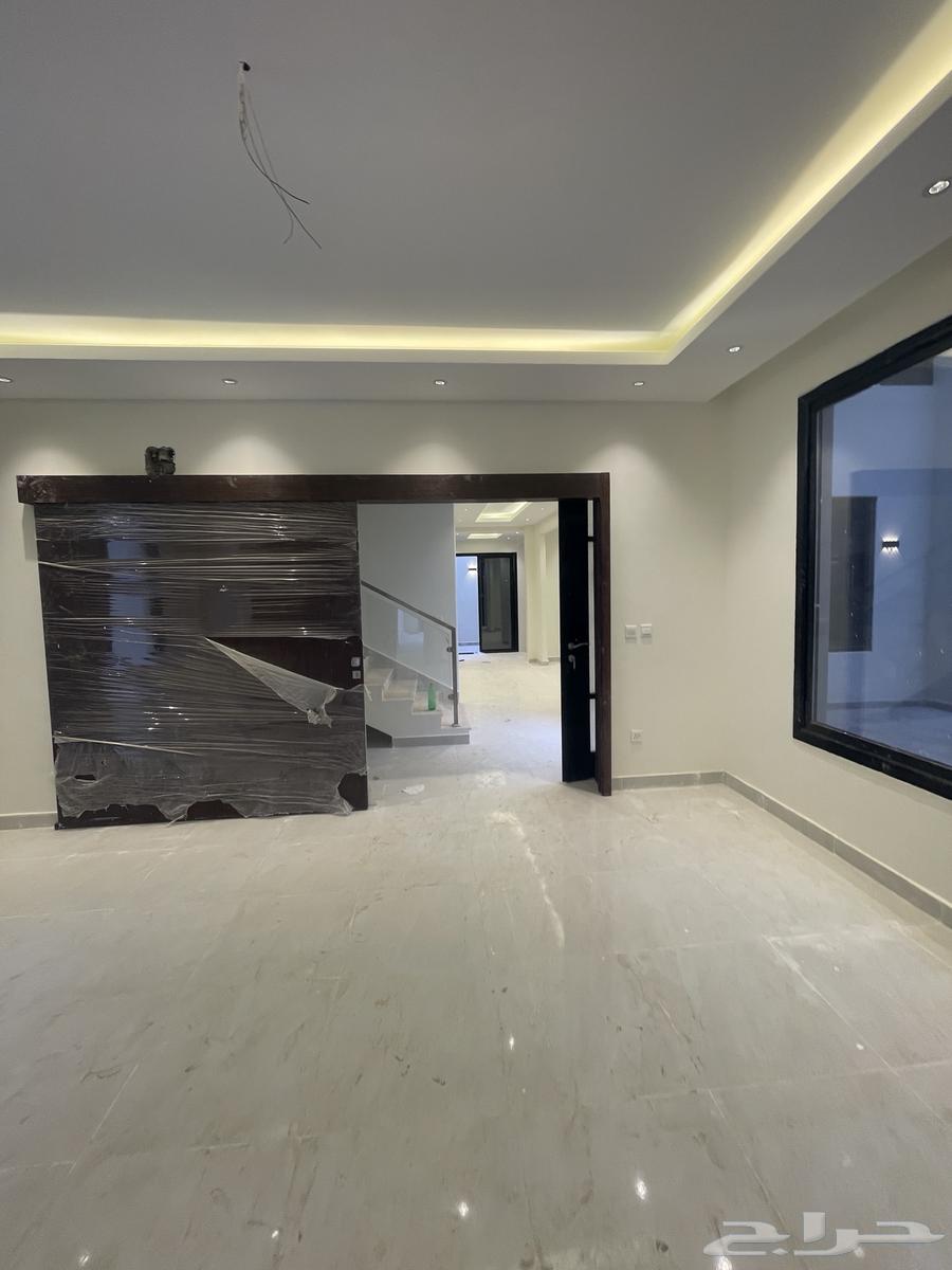 5 bedroom villa in Al Janadriyah 13