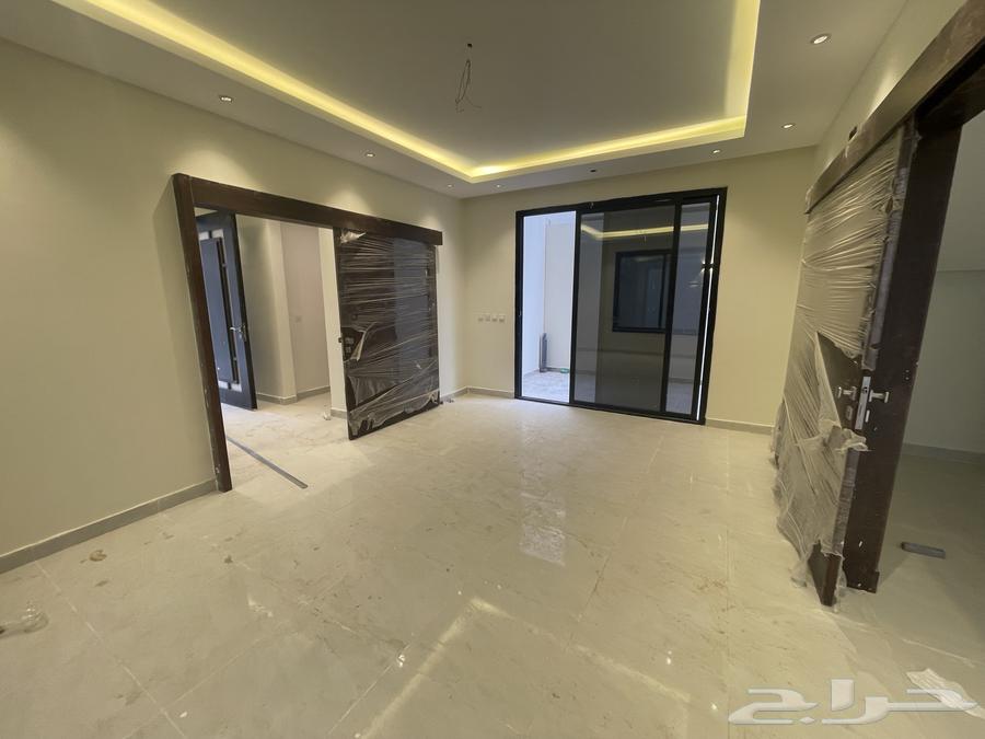 5 bedroom villa in Al Janadriyah 14