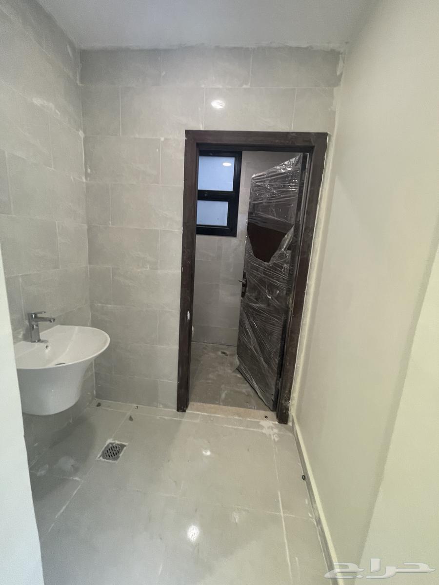 5 bedroom villa in Al Janadriyah 17