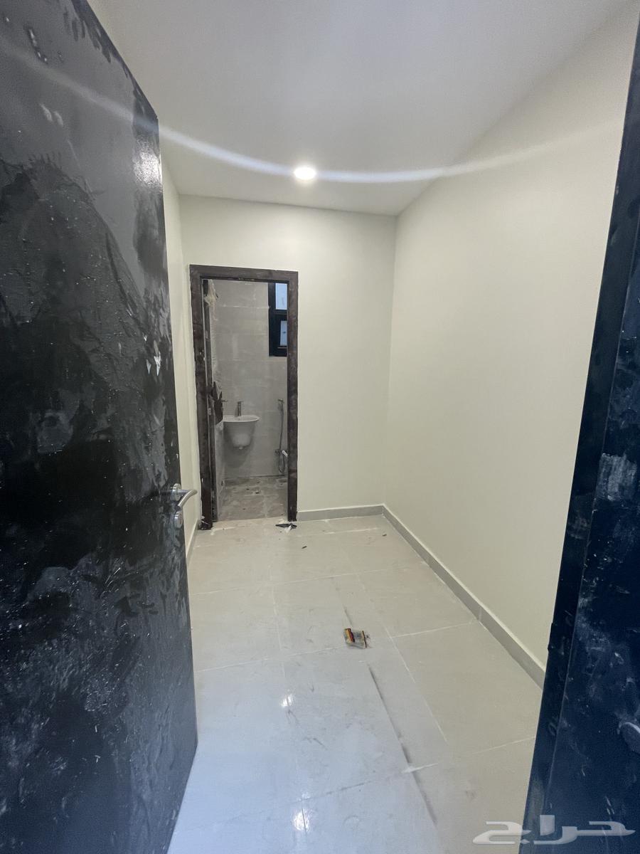 5 bedroom villa in Al Janadriyah 18