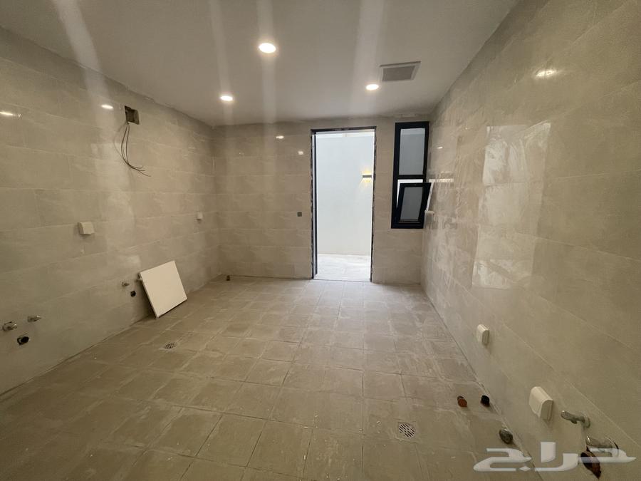 5 bedroom villa in Al Janadriyah 19