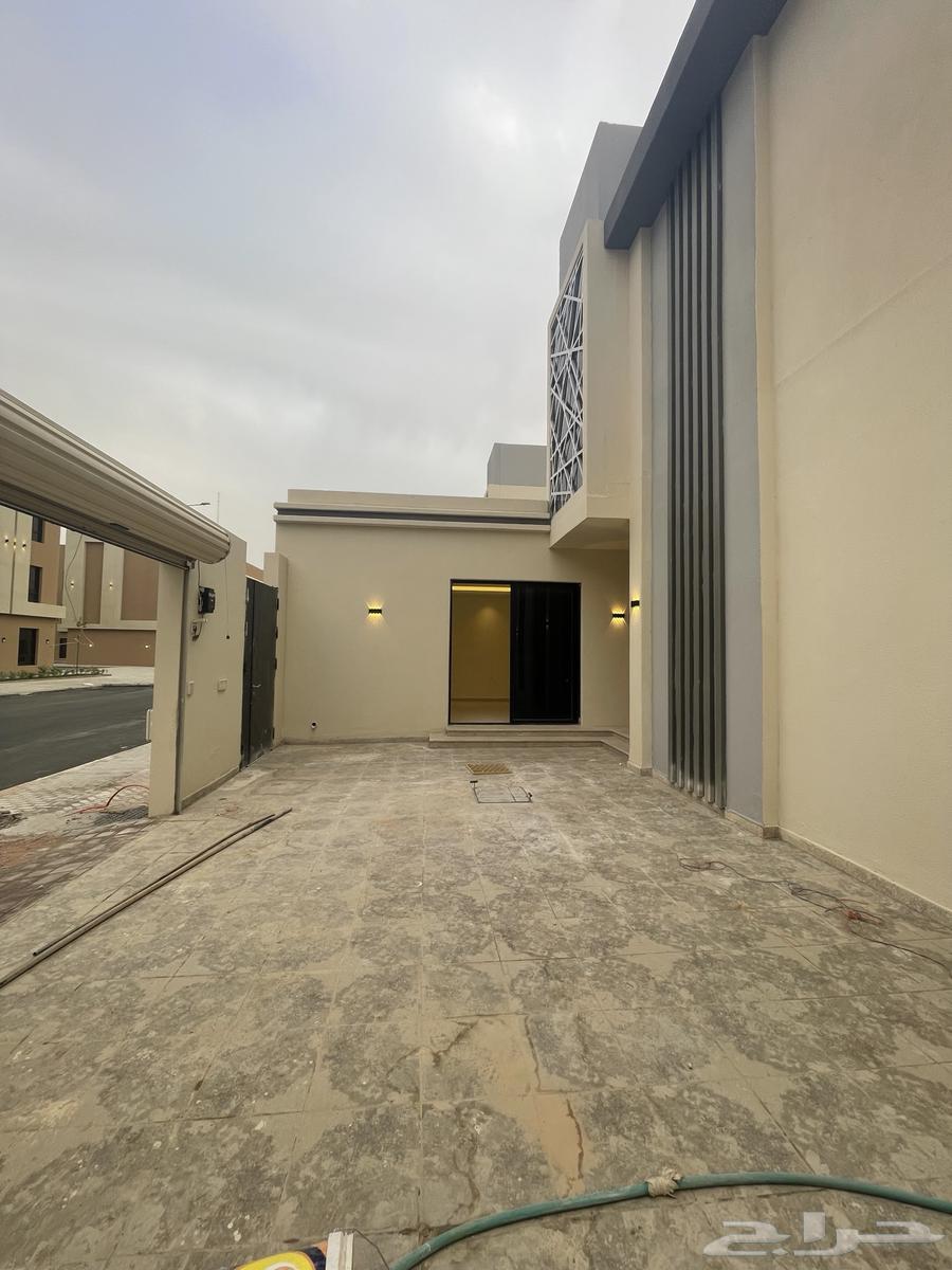 5 bedroom villa in Al Janadriyah 3