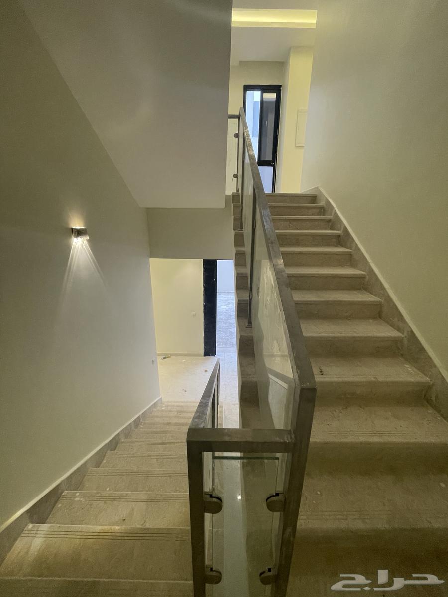 5 bedroom villa in Al Janadriyah 23