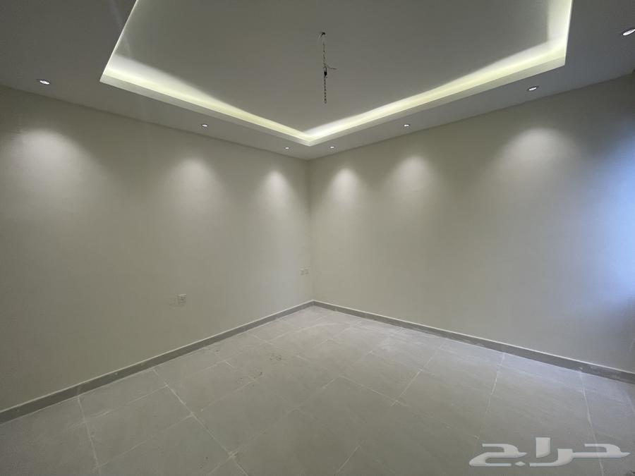 5 bedroom villa in Al Janadriyah 30