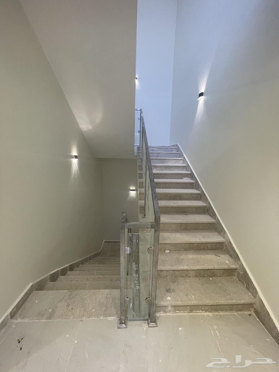 5 bedroom villa in Al Janadriyah 31