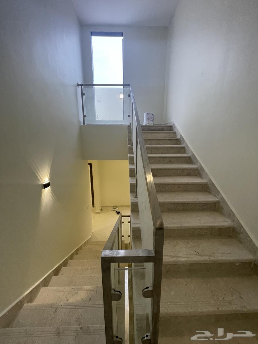 5 bedroom villa in Al Janadriyah 32