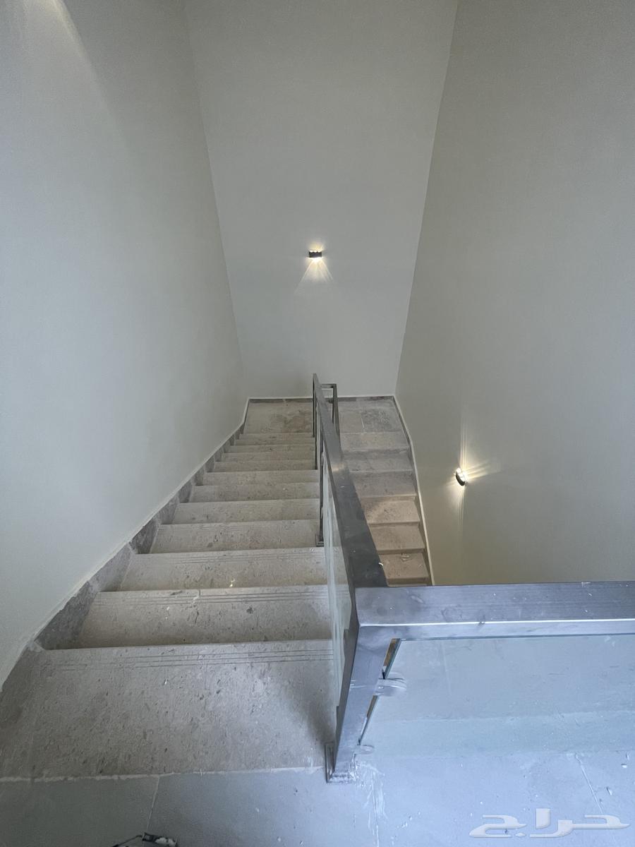 5 bedroom villa in Al Janadriyah 35