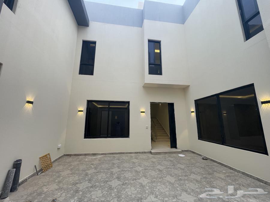 5 bedroom villa in Al Janadriyah 5