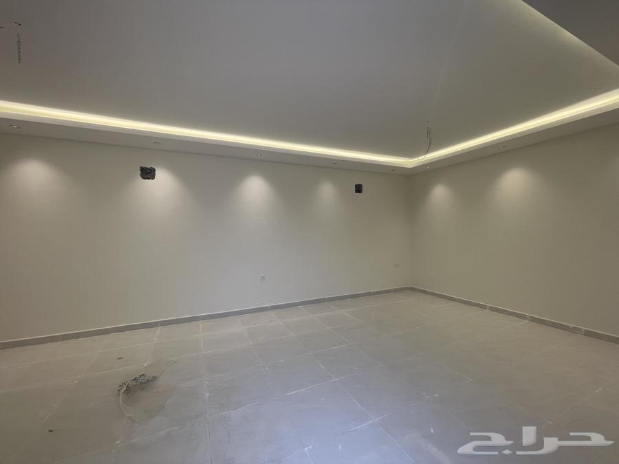 5 bedroom villa in Al Janadriyah 9