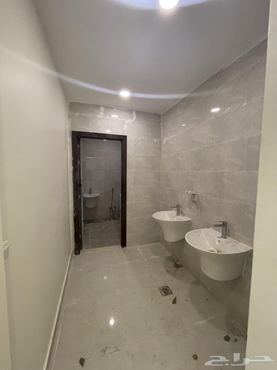 5 bedroom villa in Al Janadriyah 10