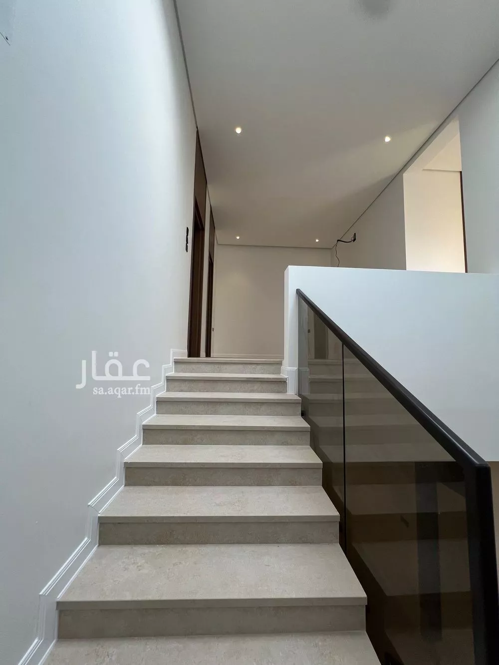 فيلا 5 غرف في النرجس 28