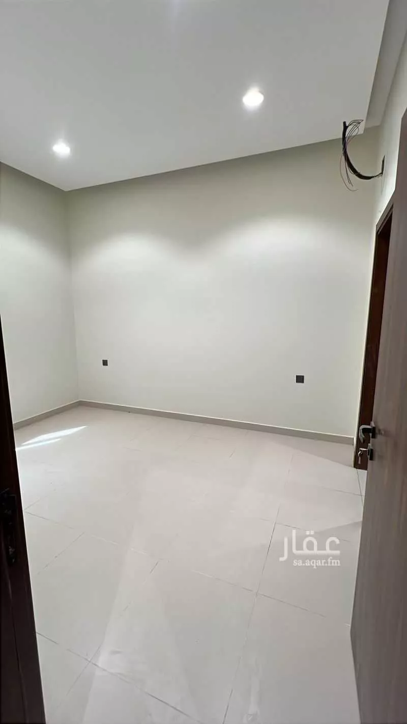 فيلا 4 غرف في العزيزية 10