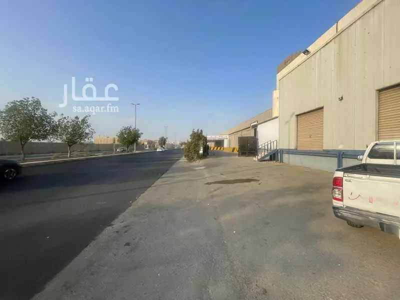 مستودع 14800 م² في المحجر 4