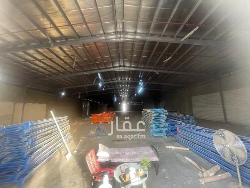 مستودع 14800 م² في المحجر 5