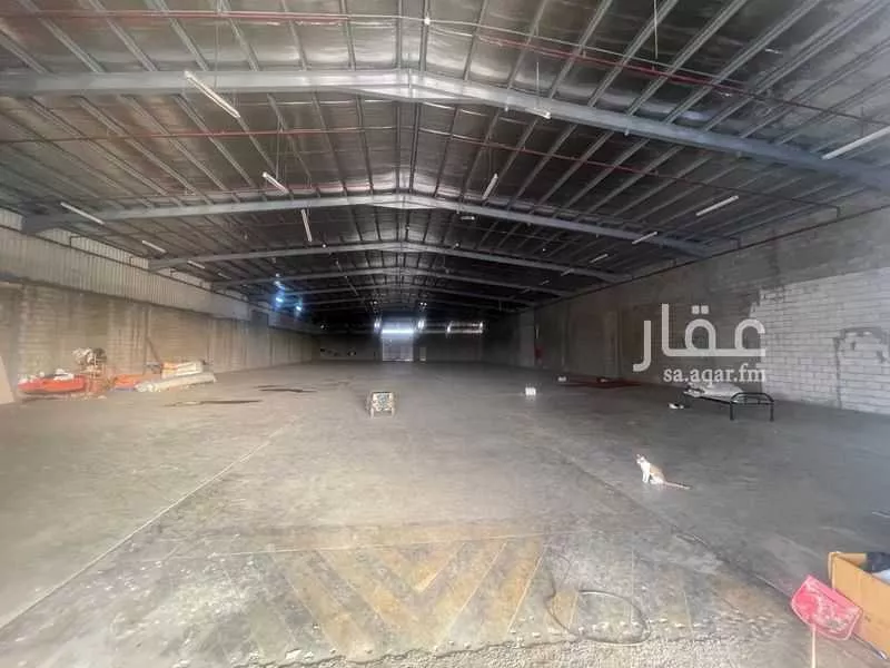 مستودع 14800 م² في المحجر 6