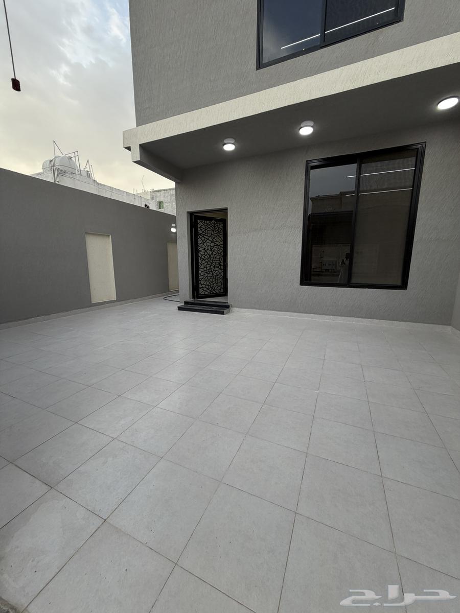 6 bedroom apartment in Dahiat King Fahd 11