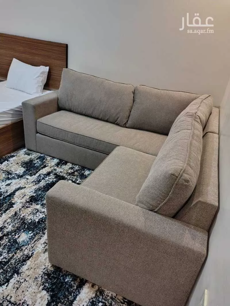 1560 sqm building in Uhud 20